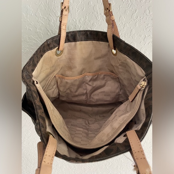 Michael kors purse - Picture 7 of 13